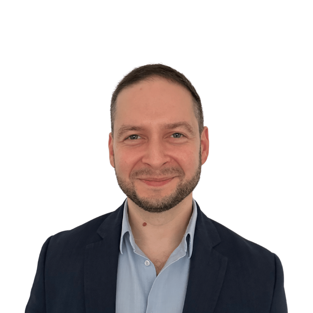 Zdjęcie przedstawiające mężczyznę ubranego w koszulę i marynarkę